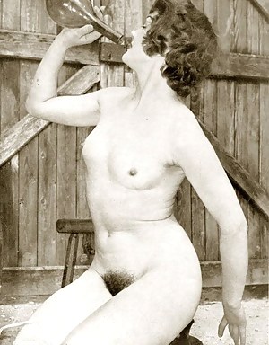 Nude MILF Vintage Porn Pictures